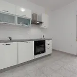 Cozy Apartment In Krusevo With Wifi Appartamento *