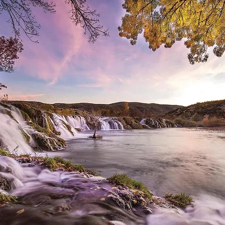 1 Bedroom Awesome In Διαμέρισμα Kruševo