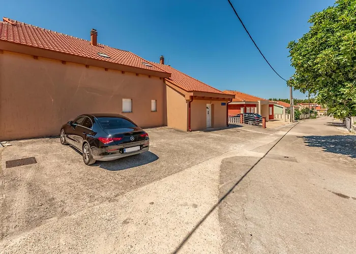 1 Bedroom Awesome In Διαμέρισμα Kruševo